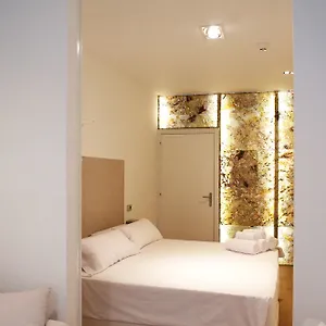2* Konukevi Cosmopolitan Boutique Rambla